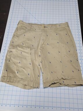 Izod Khaki Sailboat-Print Flat Front Shorts